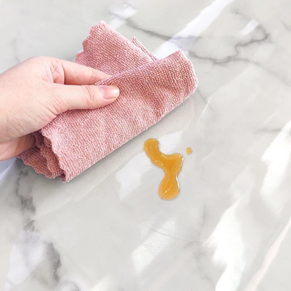 praktická fólia na stôl